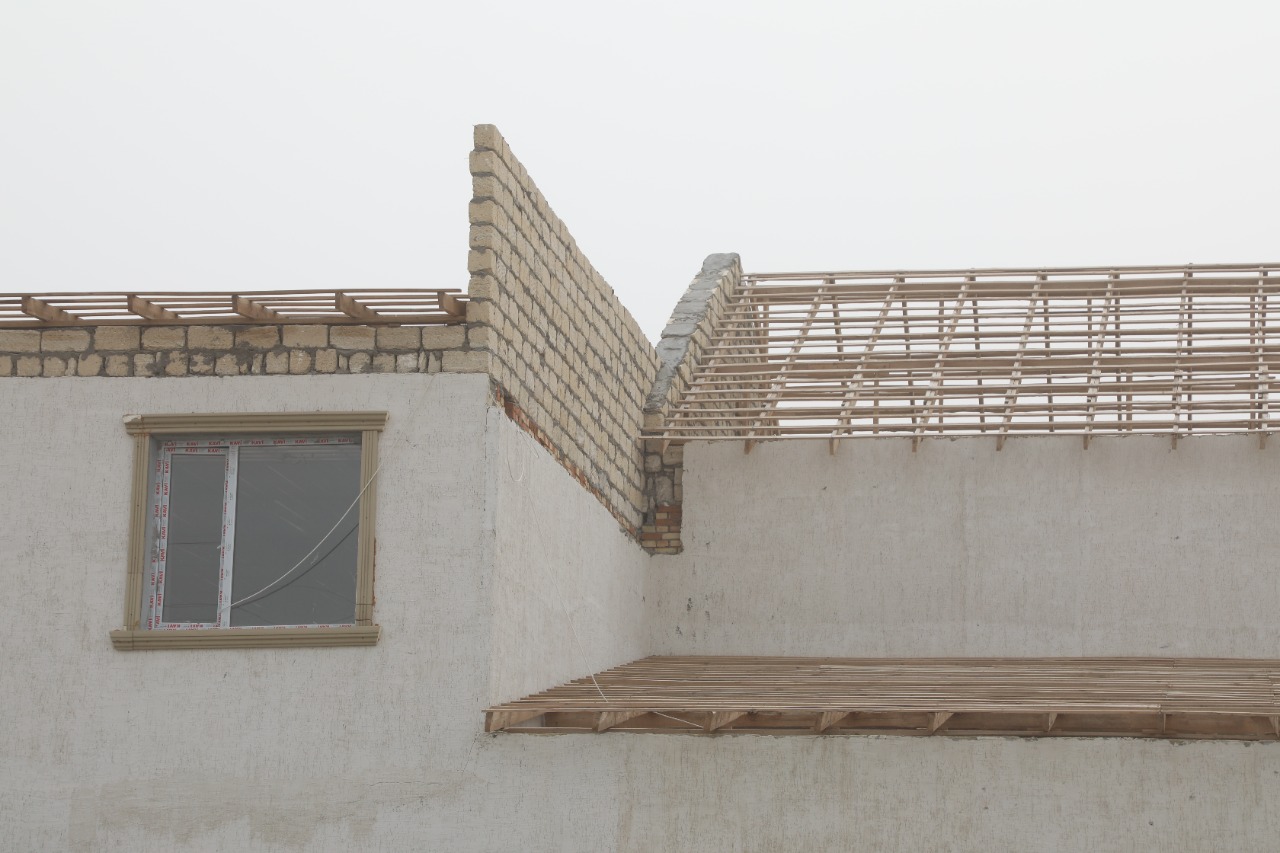 Дөрекі жыныстық қатынас кезінде ыңылдаған дыбыстар